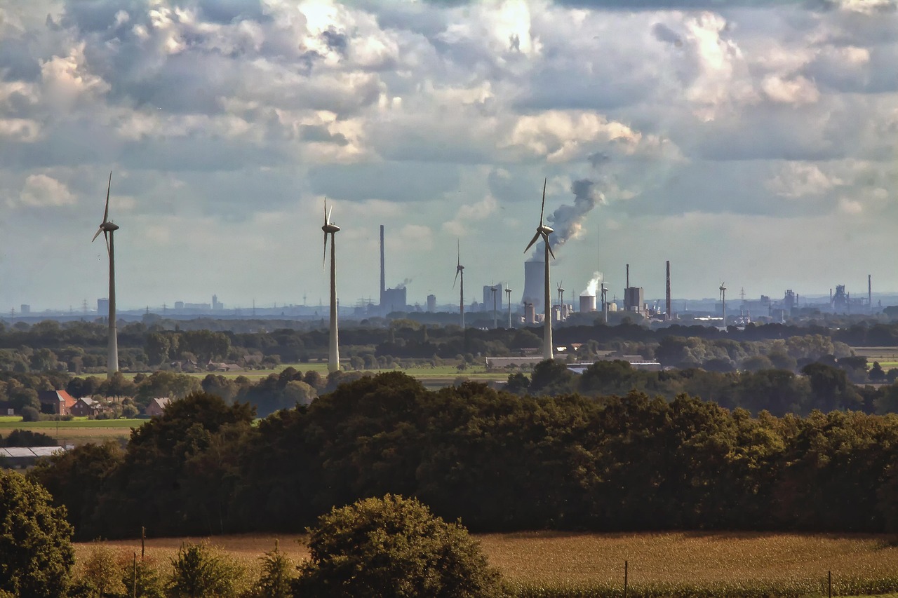 Industrielandschaft und idyllische Natur als Symbolbild zum Thema Partnersuche und Partnervermittlung NRW